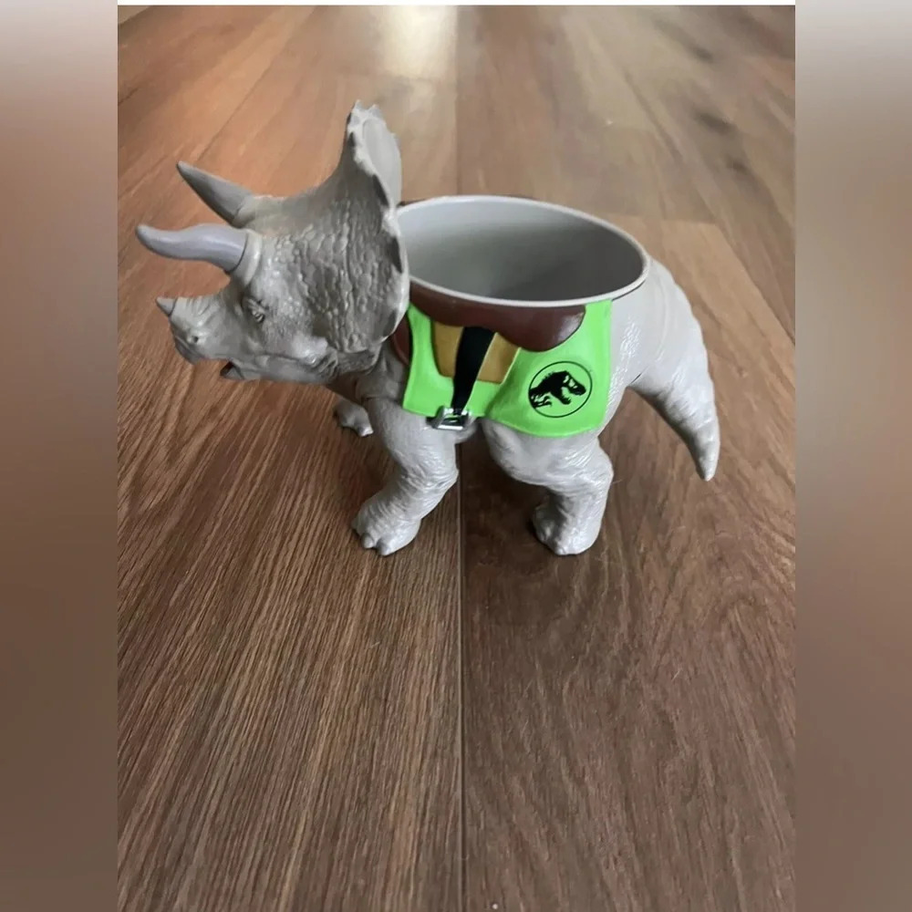Jurassic World Park Live Tour Triceratops Hard Rubber Bowl Cup Mug Figure - Picture 1 of 5